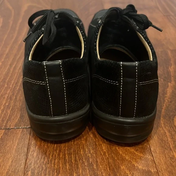 Finn Comfort Women’s Soho-S Leather Sneaker - Picture 5 of 13